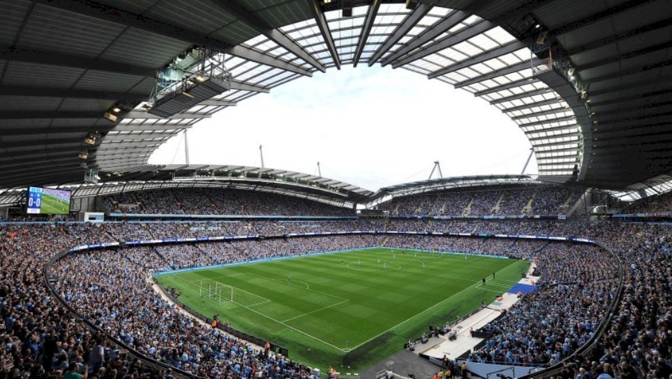 エティハド スタジアム の 各スタンドの特徴 とは イングランドのクラブチームの使うスタジアムで2番目に収容人数 の多いシティ オブ マンチェスター スタジアム